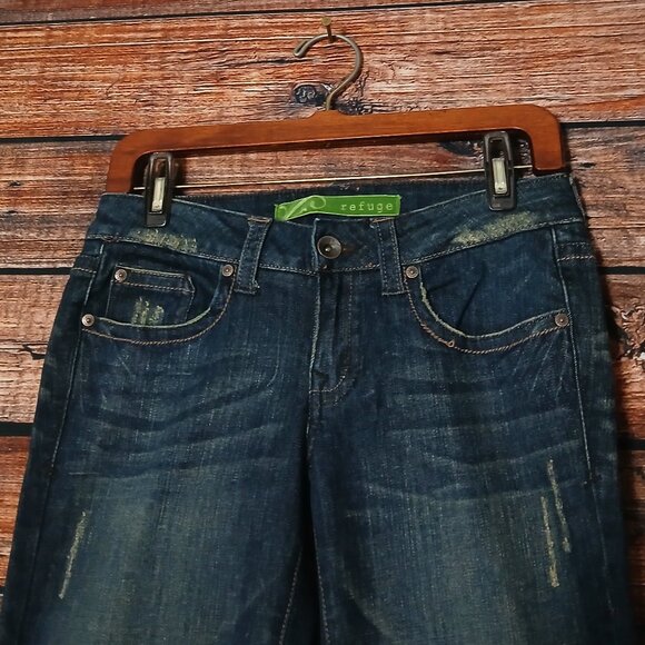 Refuge Capri Jeans Size 3 Low Rise Dark Wash Distressed Denim - Picture 4 of 8